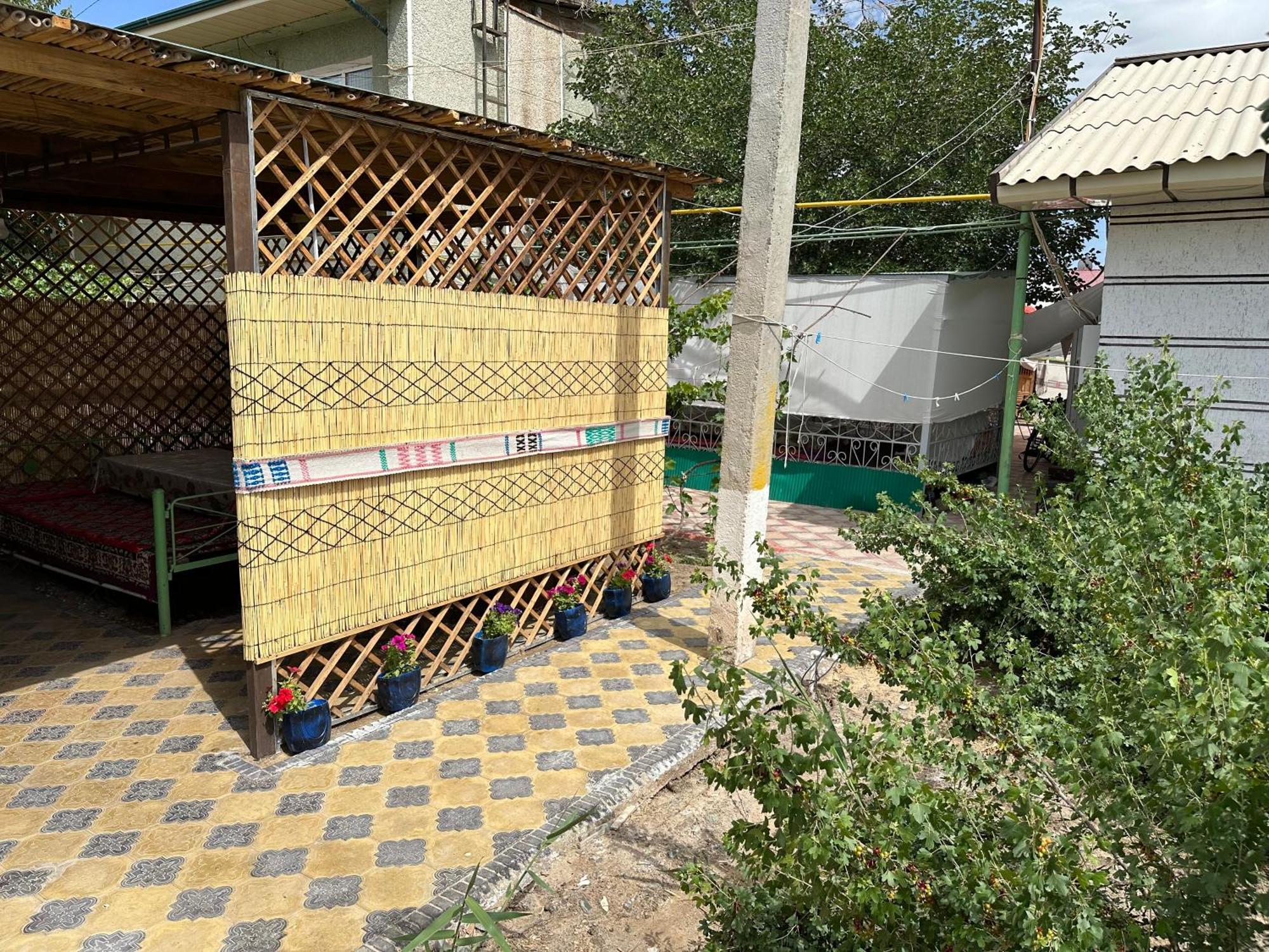Guest House "Nika", Нукус Екстериор снимка