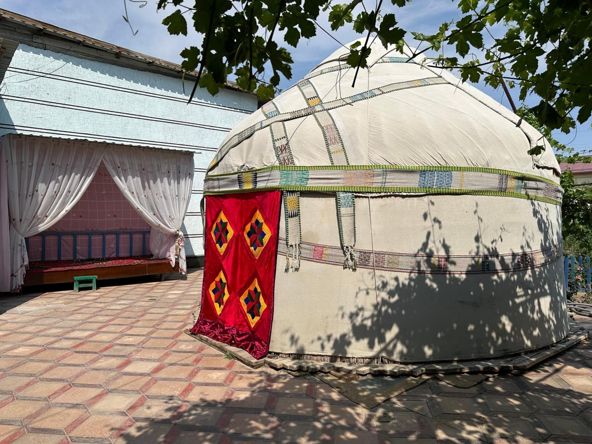 Guest House "Nika", Нукус Екстериор снимка